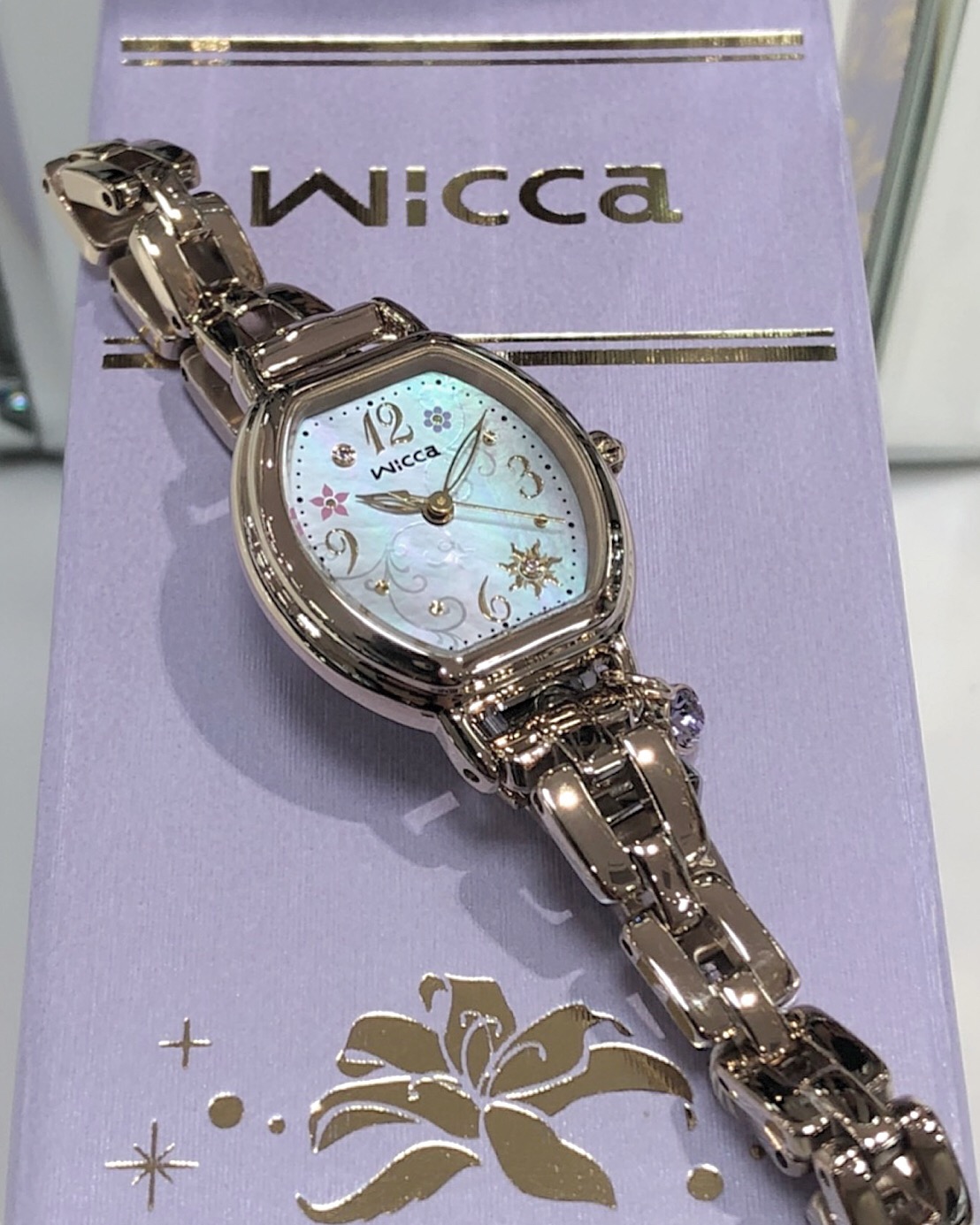 大流行中！ シチズン ウィッカ CITIZEN Wicca 塔の上のラプンツェル